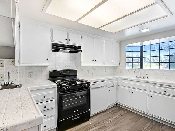 3rd image of 4581-4597 Palm Ave