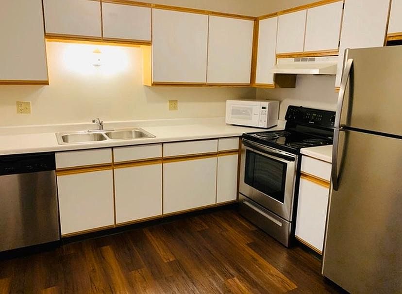 2nd image of 116 Davison St #2D