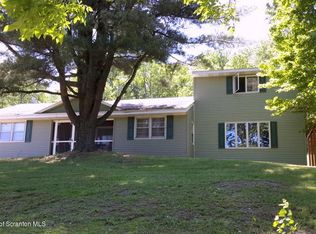 32 Fallbrook Rd, Carbondale, PA 18407