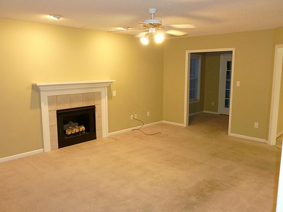 4th image of 813 Commons Dr N