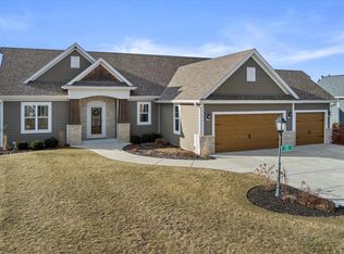 3127 Mineral Springs Blvd, Oconomowoc, WI 53066