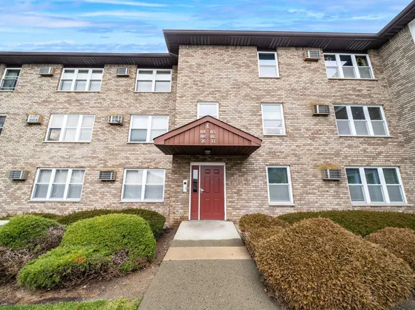 76 Riverview Ct, Secaucus, NJ 07094