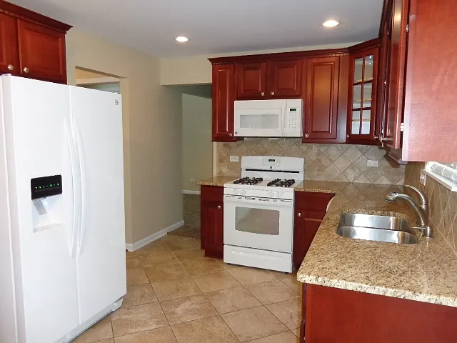 2201 N Oakleaf Ln — Photo 2