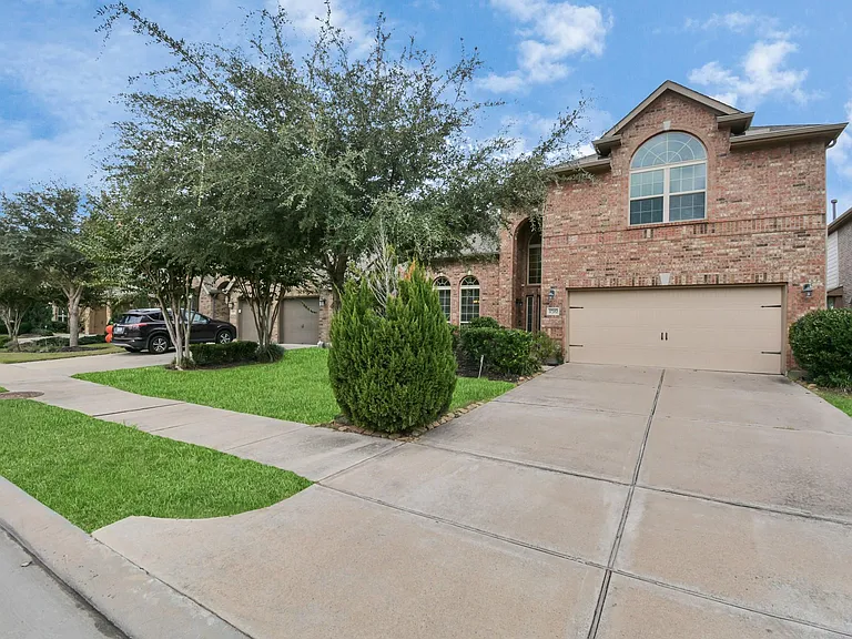 17510 Woodfalls Ln — Photo 3