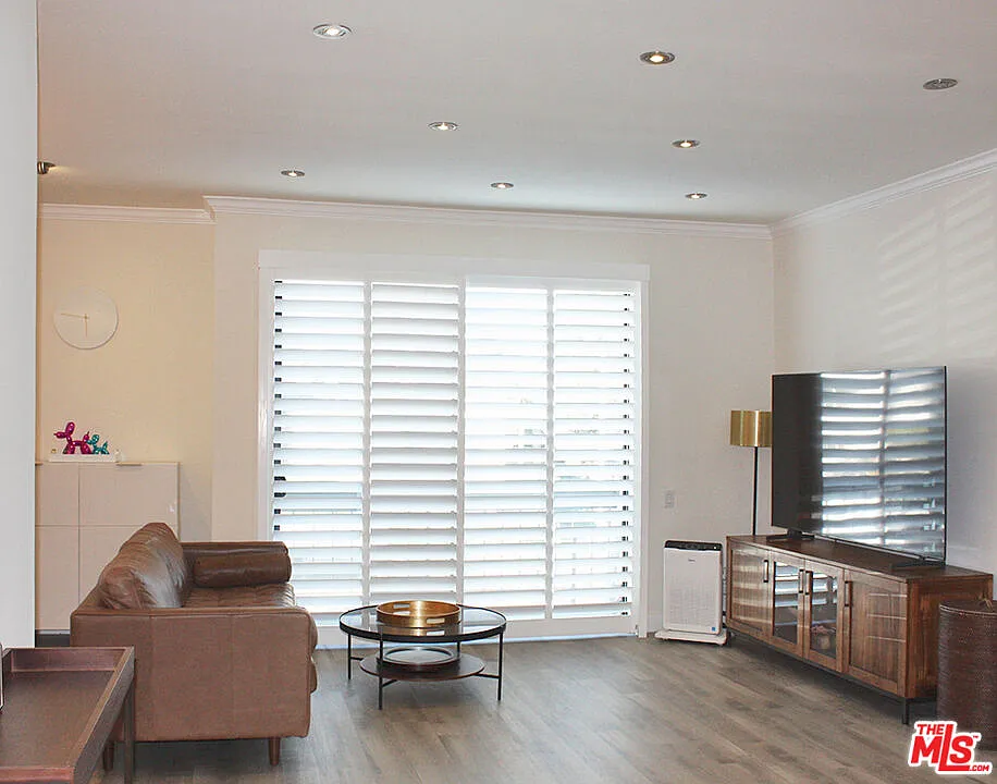 2175 S Beverly Glen Blvd #302