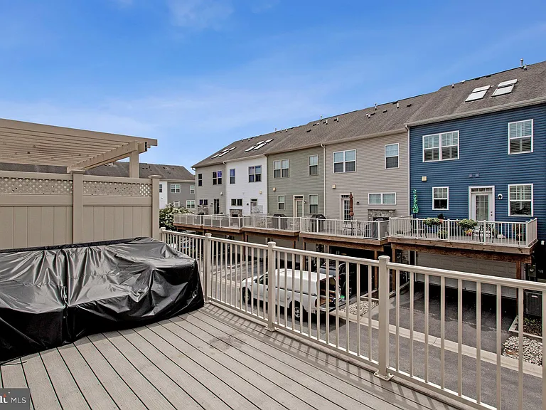 703 Skippers Ln — Photo 46