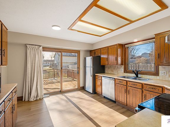 5th image of 3717 Burr Oak Dr