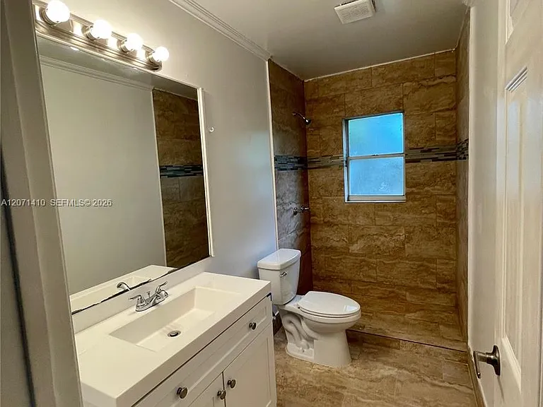 820 SE 12th St #2 — Photo 5