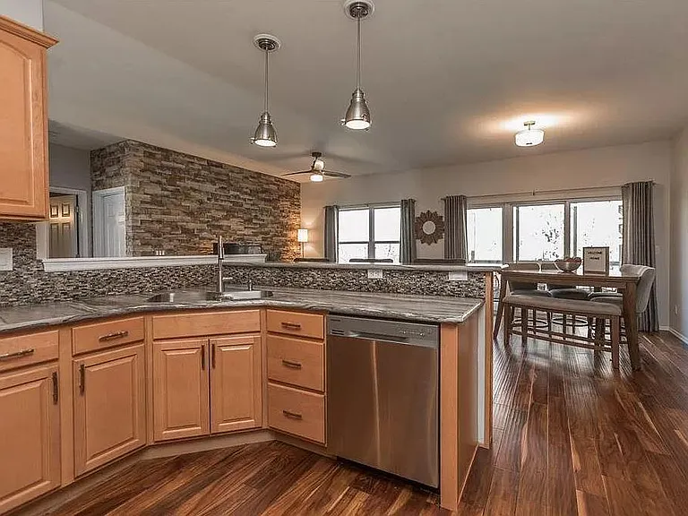 1020 Capri Dr NE — Photo 22