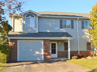 7122 Fieldview Dr, Racine, WI 53406