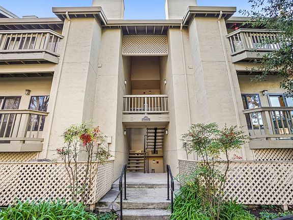 2nd image of 1905 Magdalena Cir APT 34