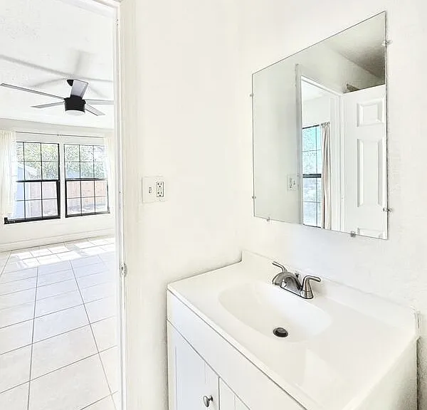 2425 Auburn St S — Photo 41