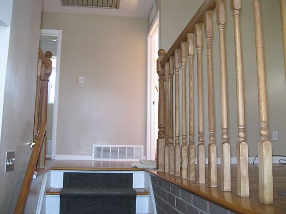 Stair (upper level)