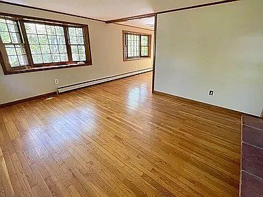 5th image of 297 Strawberry Hill Rd