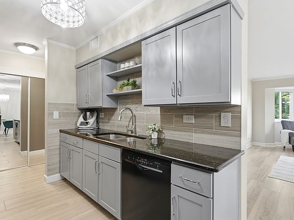 5th image of 220 S Roselle Rd APT 321