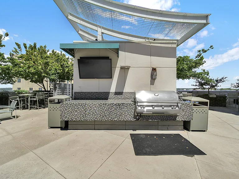 333 W Trade St #908 — Photo 30