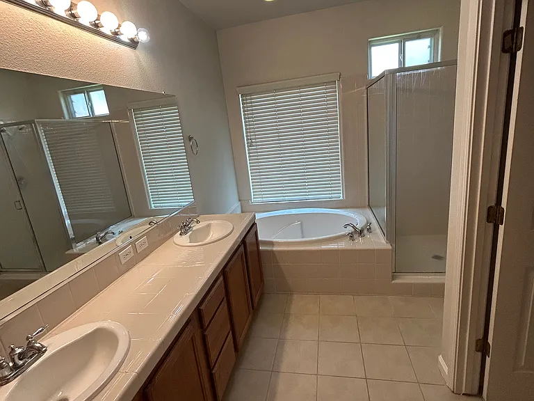 2240 Lorena Ave — Photo 6