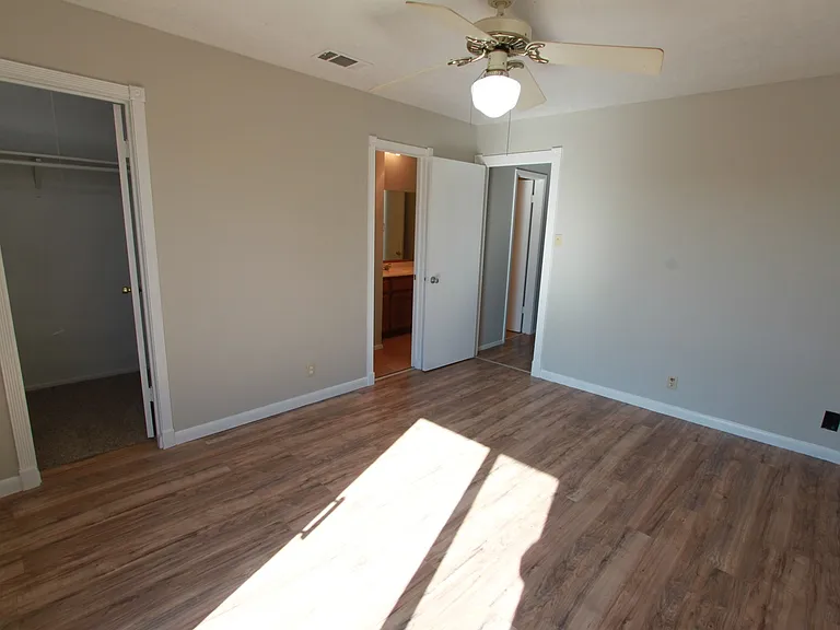 3904 Hudson Bend Rd #D — Photo 18