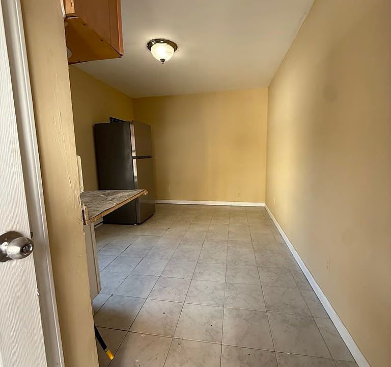 1st image of 327 Danforth Ave #5C
