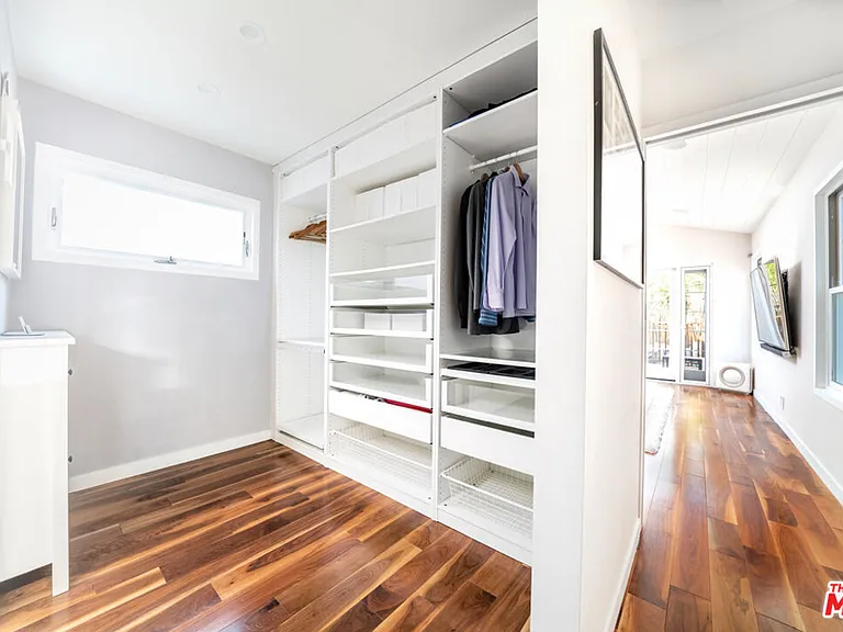 3769 Greenwood Ave — Photo 9
