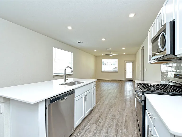 204 Merrick Rd — Photo 9