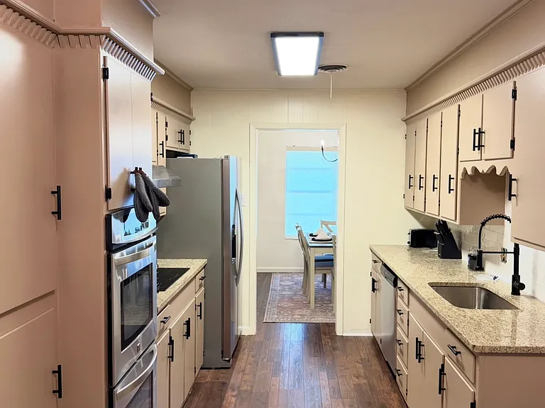 3110 S Willis St — Photo 3