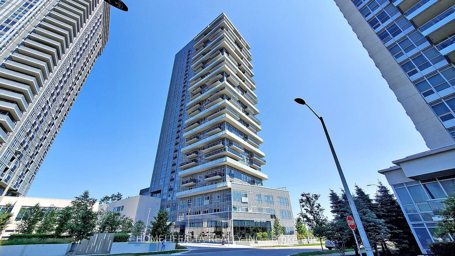 225 Village Green Sq #601 photo 1