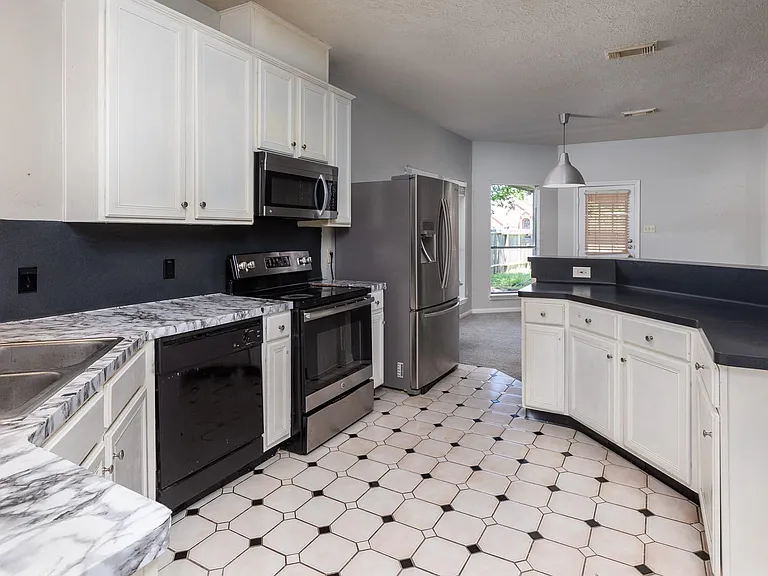 3103 Lauren Ln — Photo 13