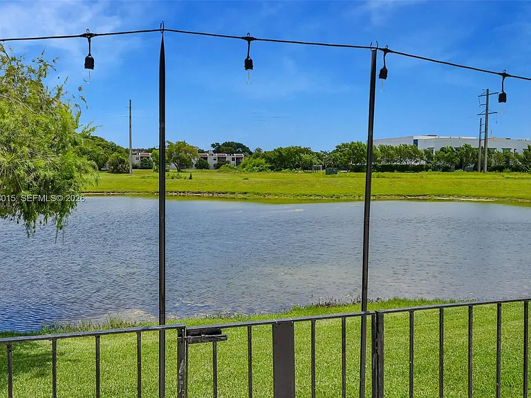 9177 Fontainebleau Blvd #3 — Photo 40