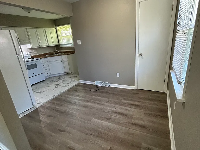1140 Maple Ave — Photo 5