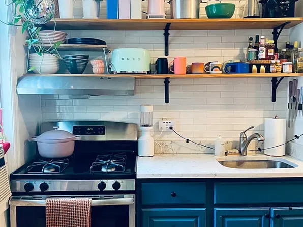 283 Devoe Street image 1 of 9