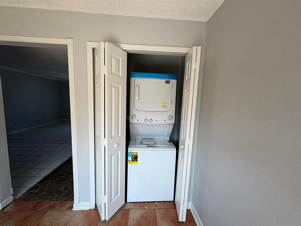 3 bed, 2.5 bath, 1151 sqft, $1,800 — Photo 3