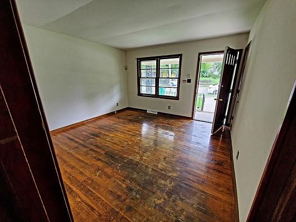 5th image of 1221 Hinton St