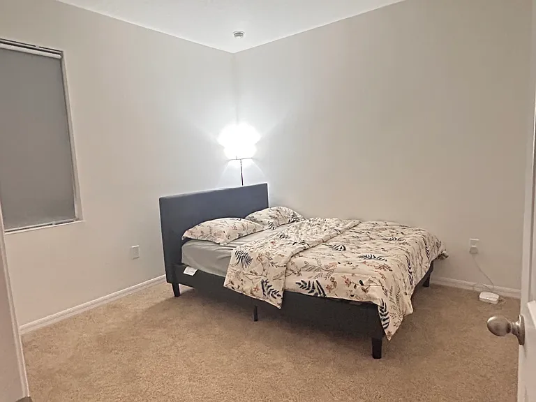 Sky Lakes Dr — Photo 2