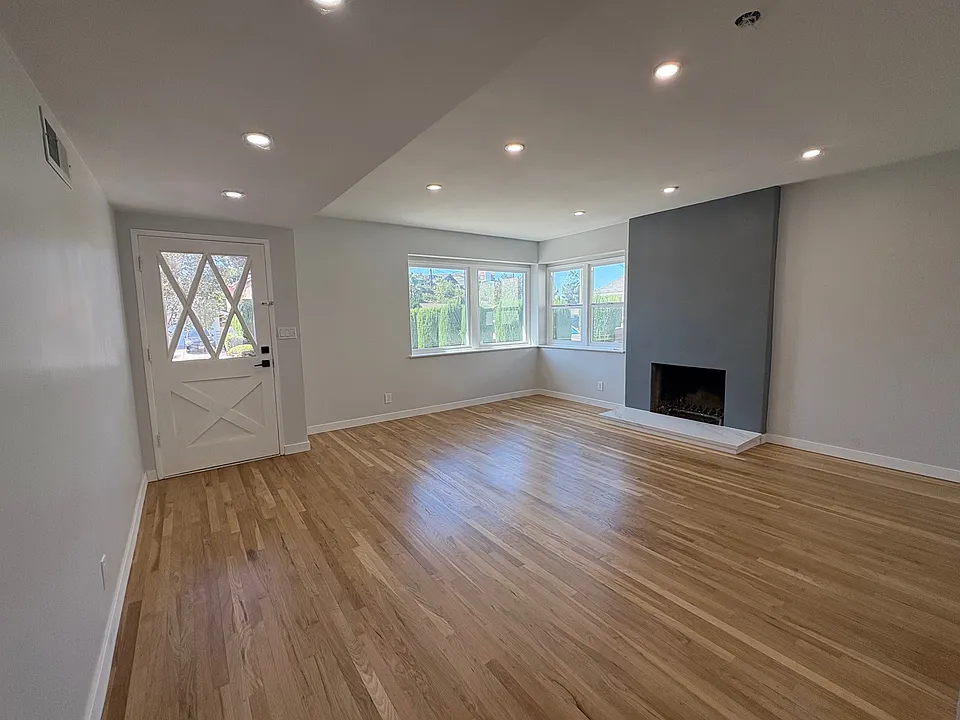 221 Barranca Dr