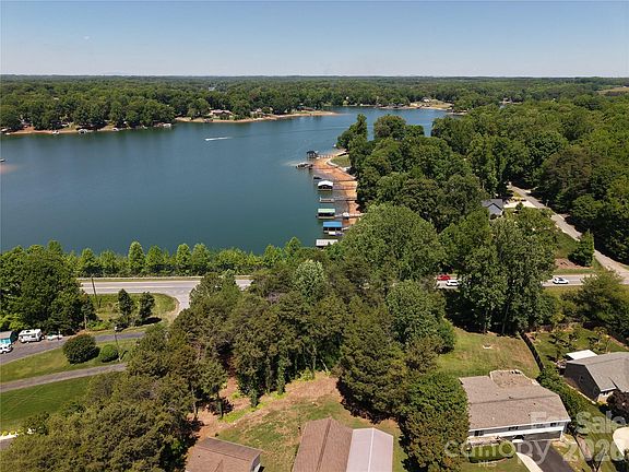 4th image of 4244 Harbor Ln