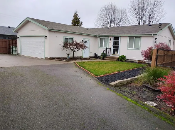 122 Kristi Lee Ln, Roseburg, OR 97471