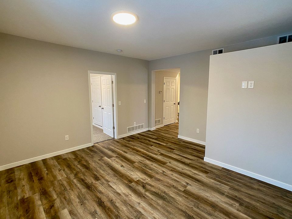 2nd image of 107 Main St E APT 1