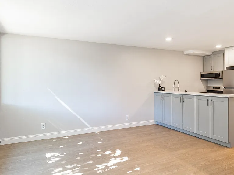 Windward Village Apartments — Photo 24