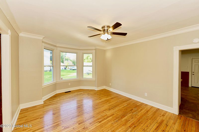 5th image of 21 Washington Avenue