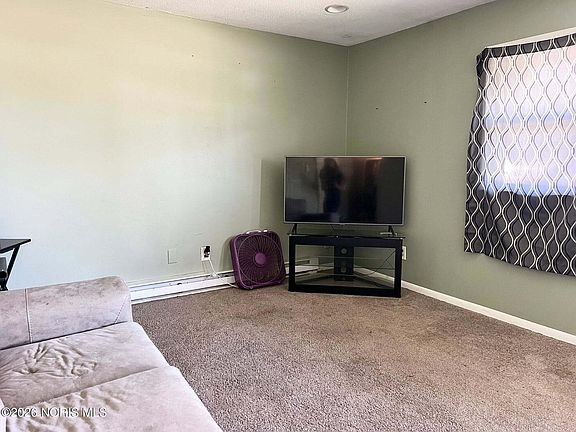 4th image of 223 Cherry St