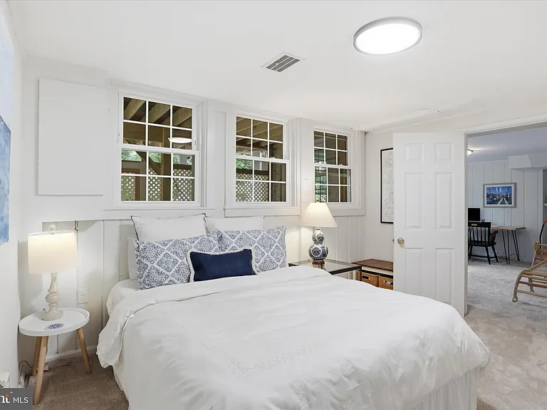 2316 N Stafford St — Photo 42