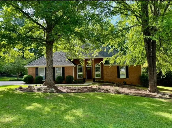 105 S Arcadia Dr, Bogart, GA 30622