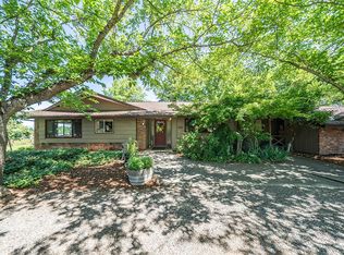 2182 Old Stage Rd, Central Point, OR 97502