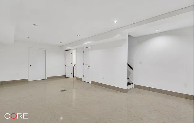 Rented by CORE | media 19