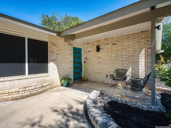 3rd image of 3103 MANILA DR