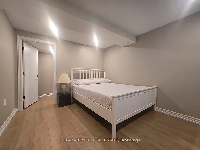 244 Burbank Dr #BASEMENT — Photo 7