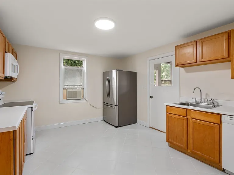 10 Frances St #10 — Photo 4