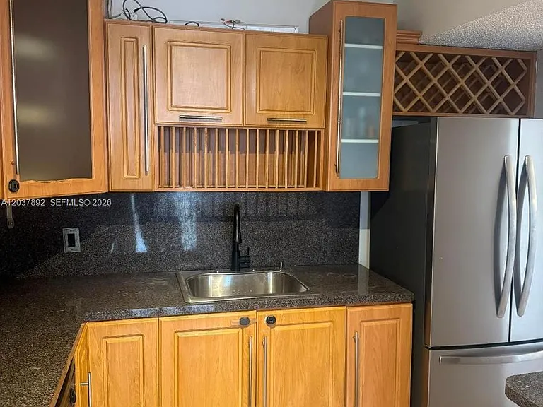 2025 NE 164th St #307 — Photo 16