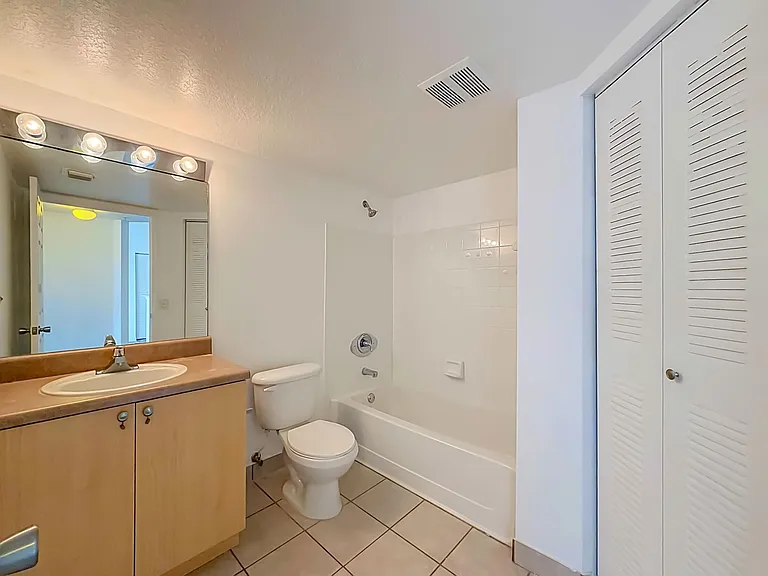1119 Villa Ln #1119 — Photo 32